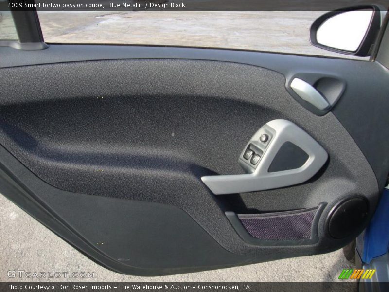 Door Panel of 2009 fortwo passion coupe