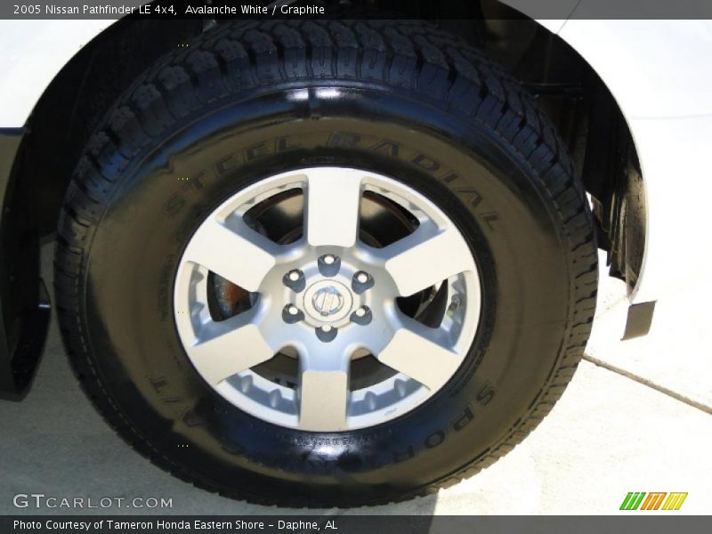 Avalanche White / Graphite 2005 Nissan Pathfinder LE 4x4