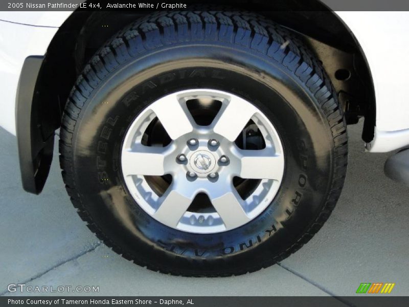 Avalanche White / Graphite 2005 Nissan Pathfinder LE 4x4
