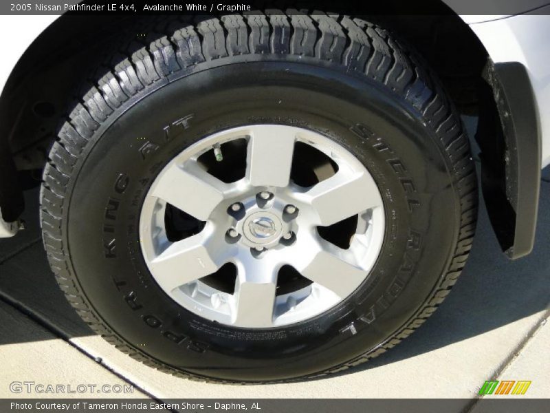 Avalanche White / Graphite 2005 Nissan Pathfinder LE 4x4