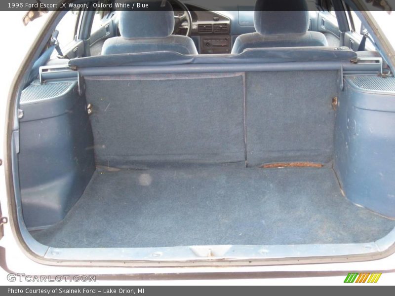 Oxford White / Blue 1996 Ford Escort LX Wagon