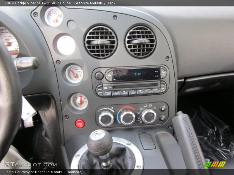 Controls of 2009 Viper SRT-10 ACR Coupe