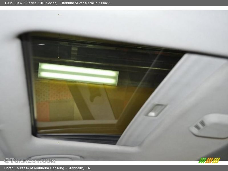 Sunroof of 1999 5 Series 540i Sedan