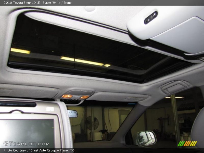 Super White / Stone 2010 Toyota Sienna XLE