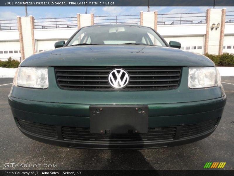 Pine Green Metallic / Beige 2001 Volkswagen Passat GLS Sedan