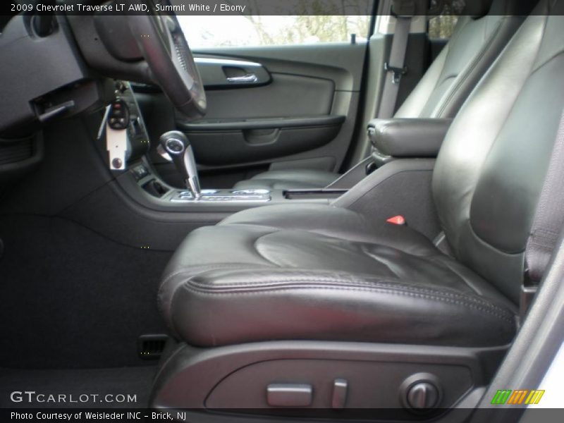 Summit White / Ebony 2009 Chevrolet Traverse LT AWD