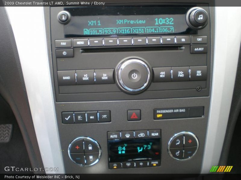 Summit White / Ebony 2009 Chevrolet Traverse LT AWD