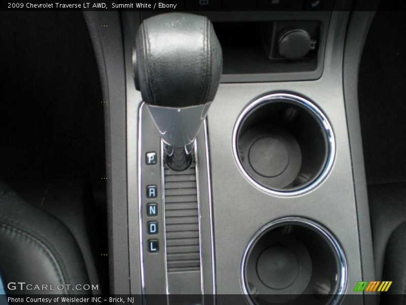 Summit White / Ebony 2009 Chevrolet Traverse LT AWD