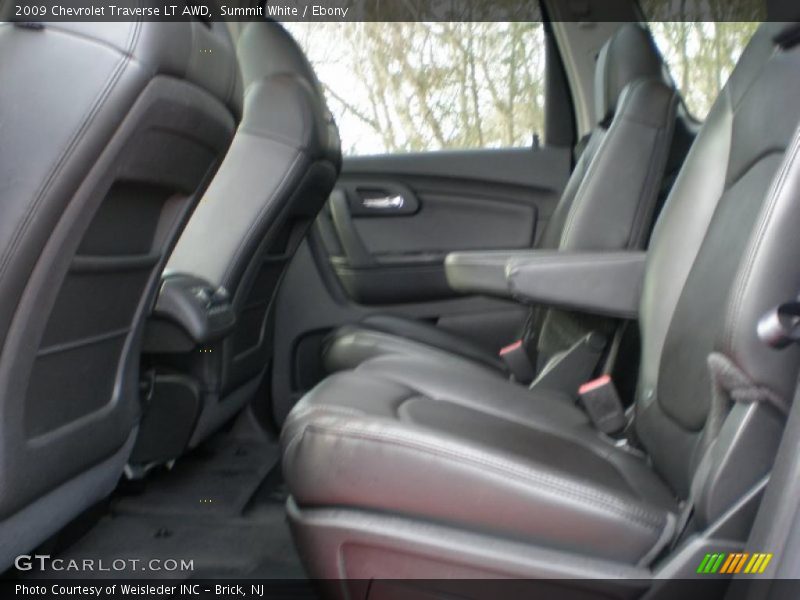 Summit White / Ebony 2009 Chevrolet Traverse LT AWD