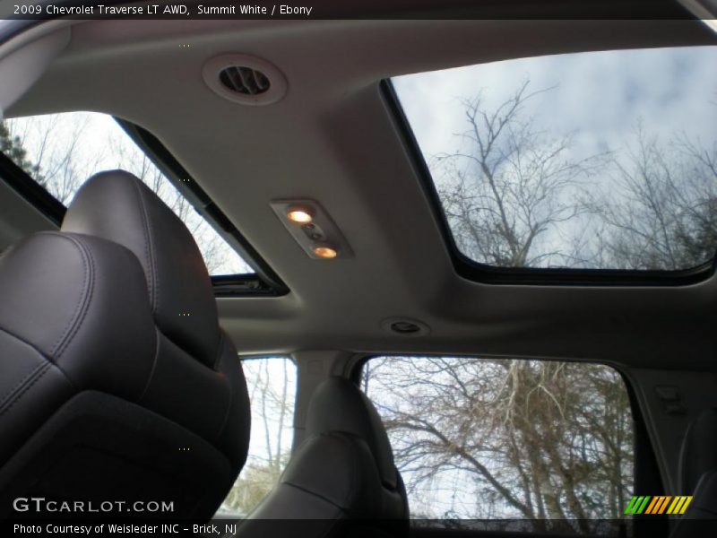 Summit White / Ebony 2009 Chevrolet Traverse LT AWD