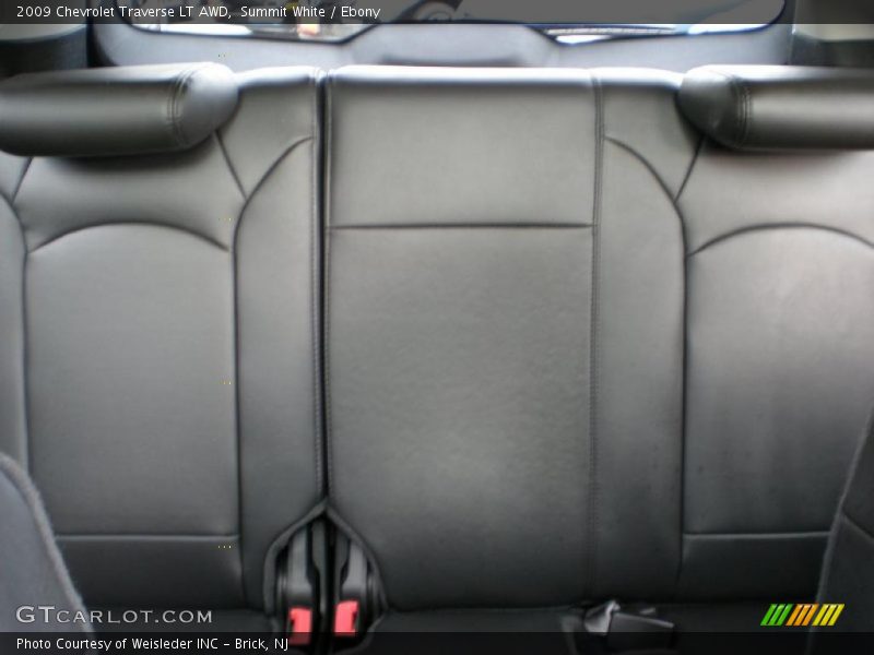 Summit White / Ebony 2009 Chevrolet Traverse LT AWD