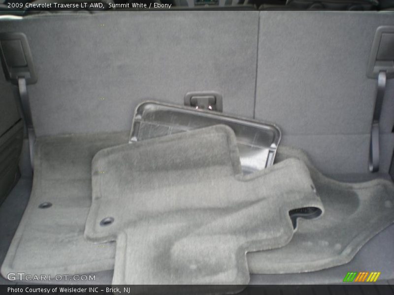 Summit White / Ebony 2009 Chevrolet Traverse LT AWD