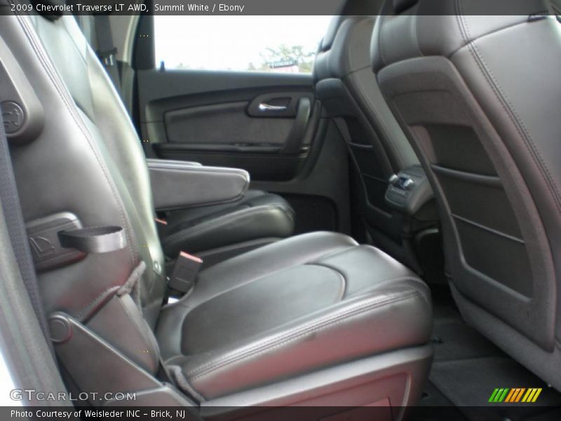 Summit White / Ebony 2009 Chevrolet Traverse LT AWD
