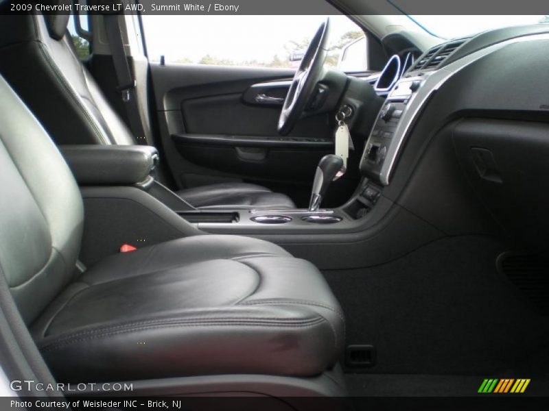 Summit White / Ebony 2009 Chevrolet Traverse LT AWD