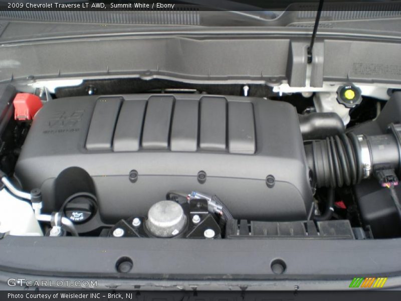 Summit White / Ebony 2009 Chevrolet Traverse LT AWD