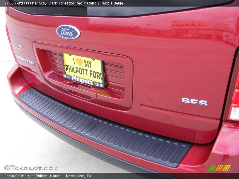 Dark Toreador Red Metallic / Pebble Beige 2005 Ford Freestar SES