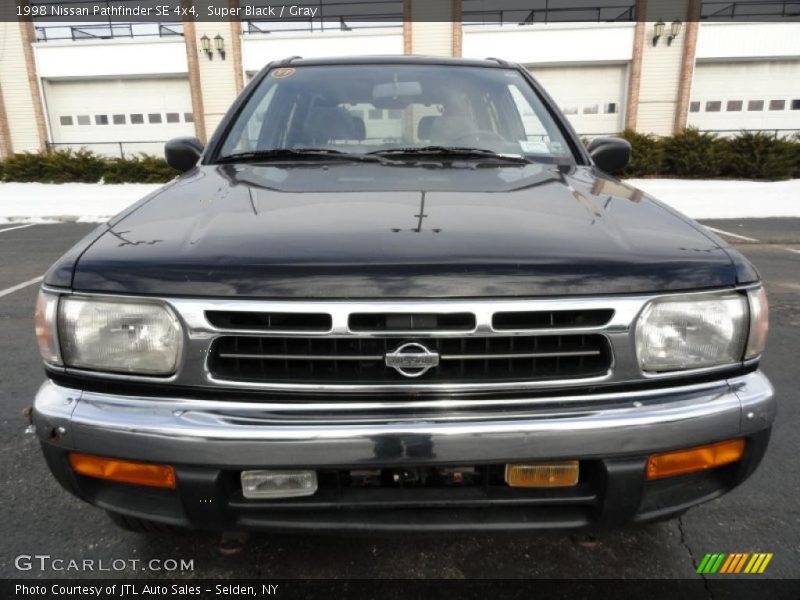 Super Black / Gray 1998 Nissan Pathfinder SE 4x4