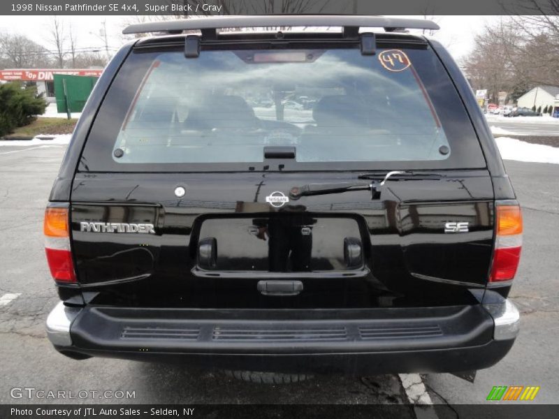 Super Black / Gray 1998 Nissan Pathfinder SE 4x4