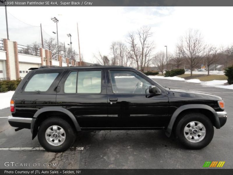 Super Black / Gray 1998 Nissan Pathfinder SE 4x4