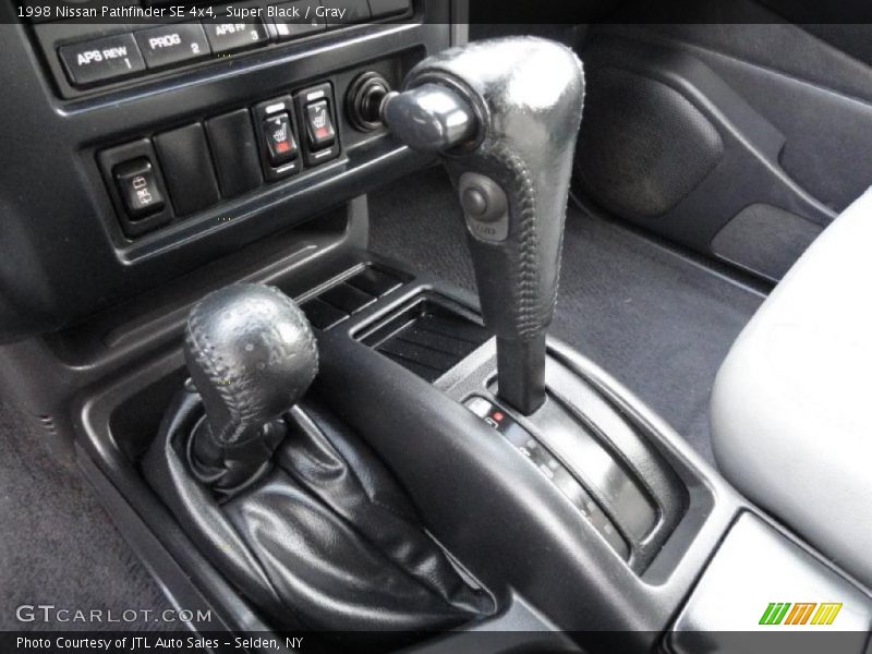 Super Black / Gray 1998 Nissan Pathfinder SE 4x4