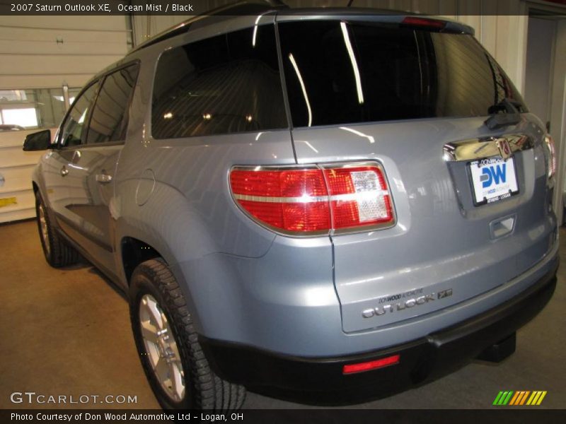 Ocean Mist / Black 2007 Saturn Outlook XE