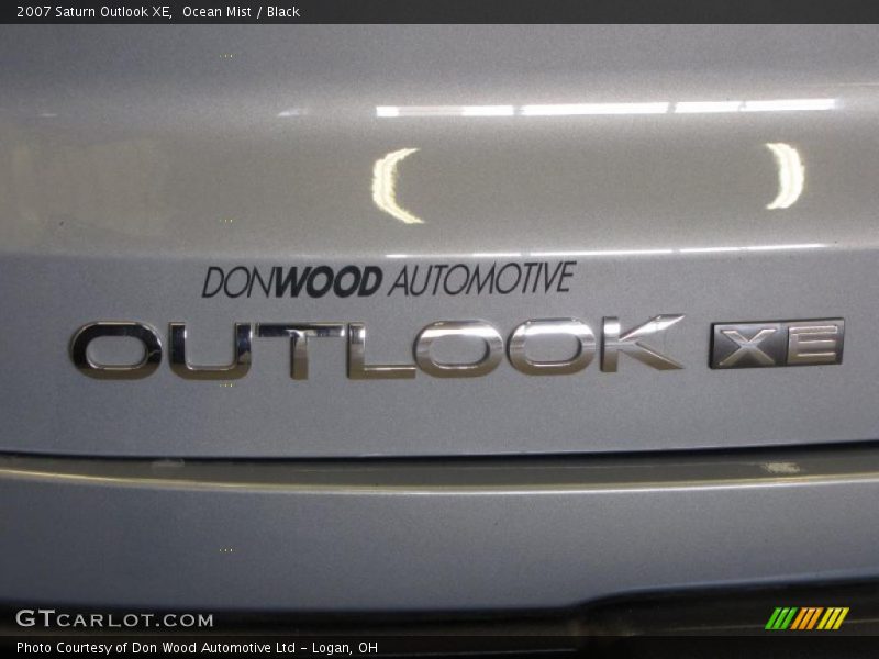 Ocean Mist / Black 2007 Saturn Outlook XE