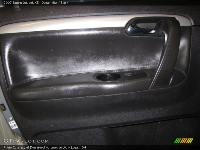 Ocean Mist / Black 2007 Saturn Outlook XE