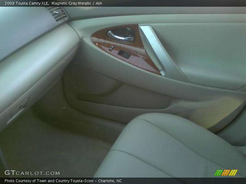 Magnetic Gray Metallic / Ash 2009 Toyota Camry XLE