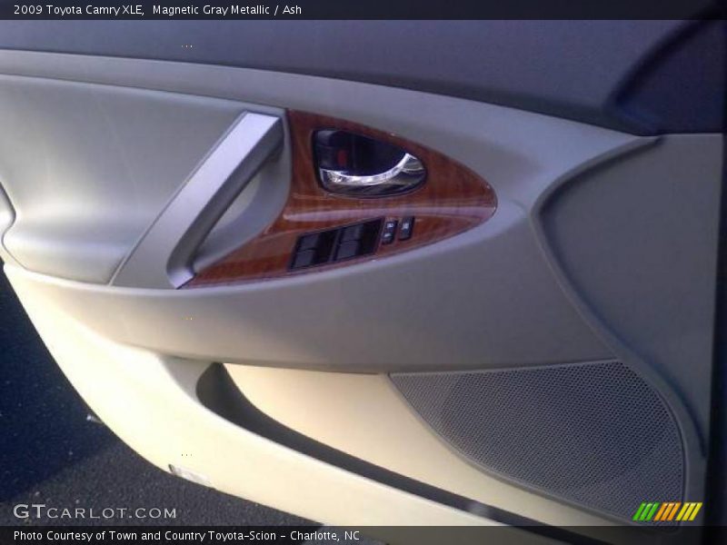 Magnetic Gray Metallic / Ash 2009 Toyota Camry XLE