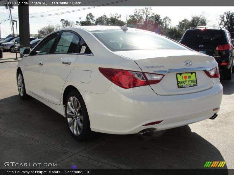 Pearl White / Black 2011 Hyundai Sonata SE