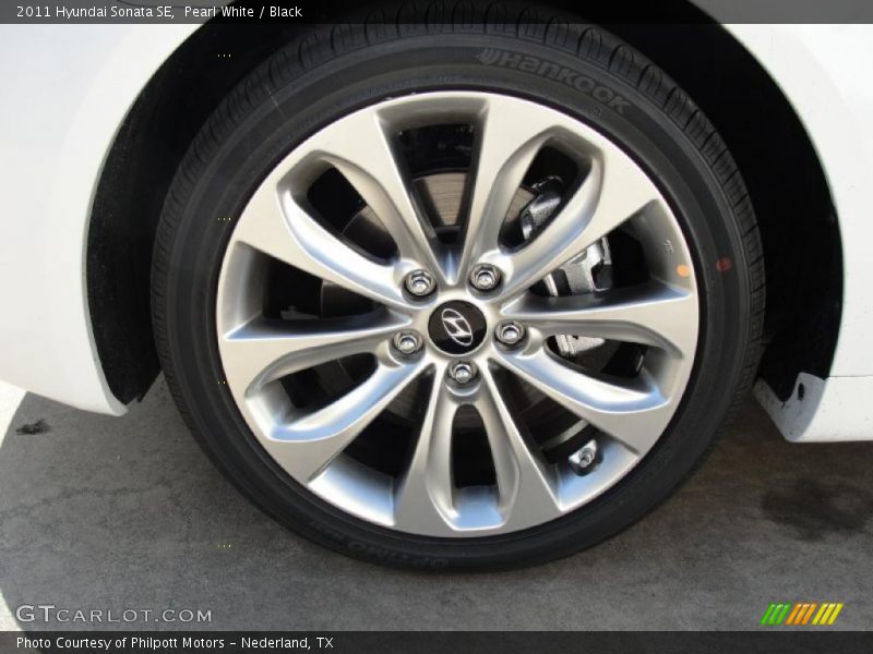 Pearl White / Black 2011 Hyundai Sonata SE
