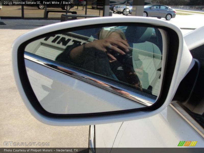 Pearl White / Black 2011 Hyundai Sonata SE