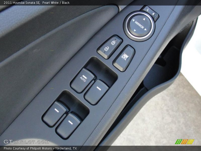 Pearl White / Black 2011 Hyundai Sonata SE