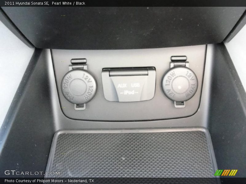 Pearl White / Black 2011 Hyundai Sonata SE