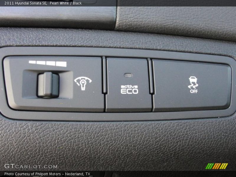 Pearl White / Black 2011 Hyundai Sonata SE