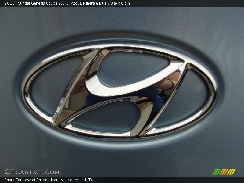  2011 Genesis Coupe 2.0T Logo