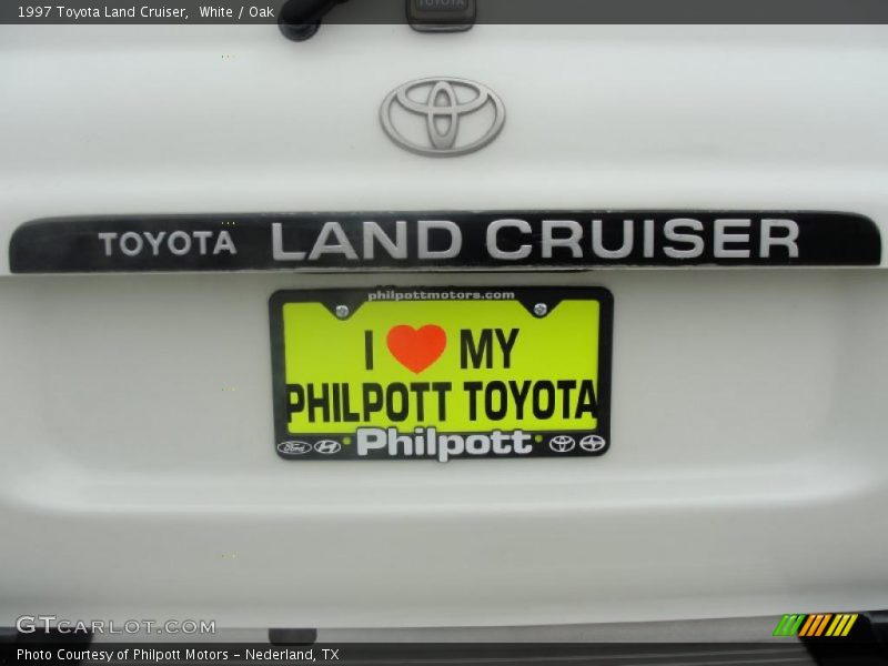 White / Oak 1997 Toyota Land Cruiser
