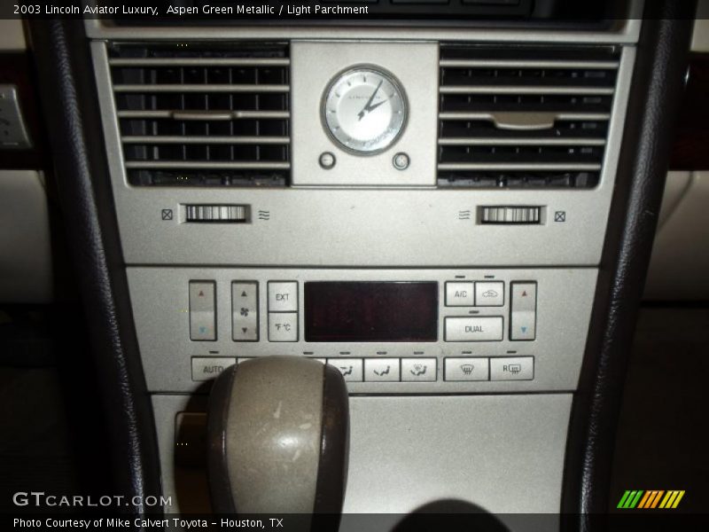 Controls of 2003 Aviator Luxury