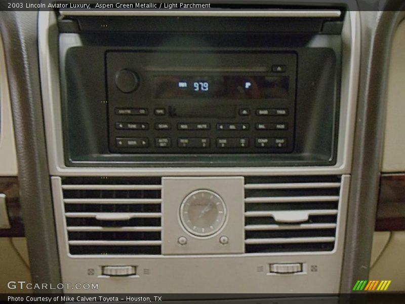 Controls of 2003 Aviator Luxury