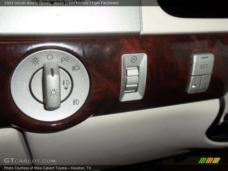 Controls of 2003 Aviator Luxury