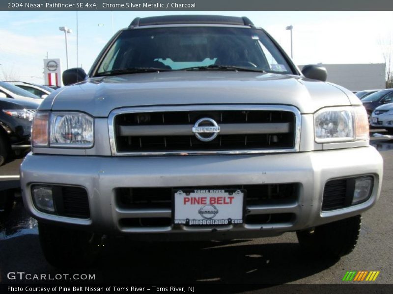 Chrome Silver Metallic / Charcoal 2004 Nissan Pathfinder SE 4x4