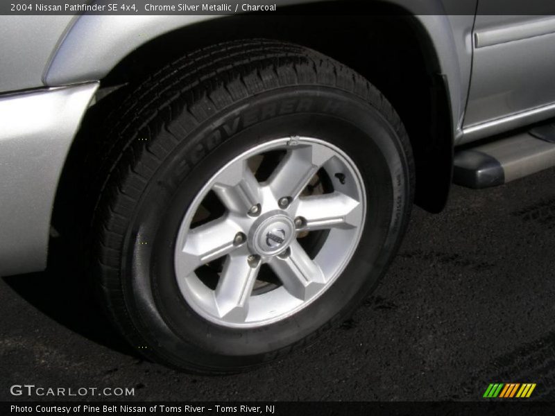 Chrome Silver Metallic / Charcoal 2004 Nissan Pathfinder SE 4x4