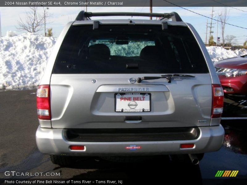 Chrome Silver Metallic / Charcoal 2004 Nissan Pathfinder SE 4x4