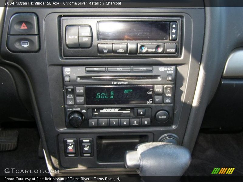 Chrome Silver Metallic / Charcoal 2004 Nissan Pathfinder SE 4x4