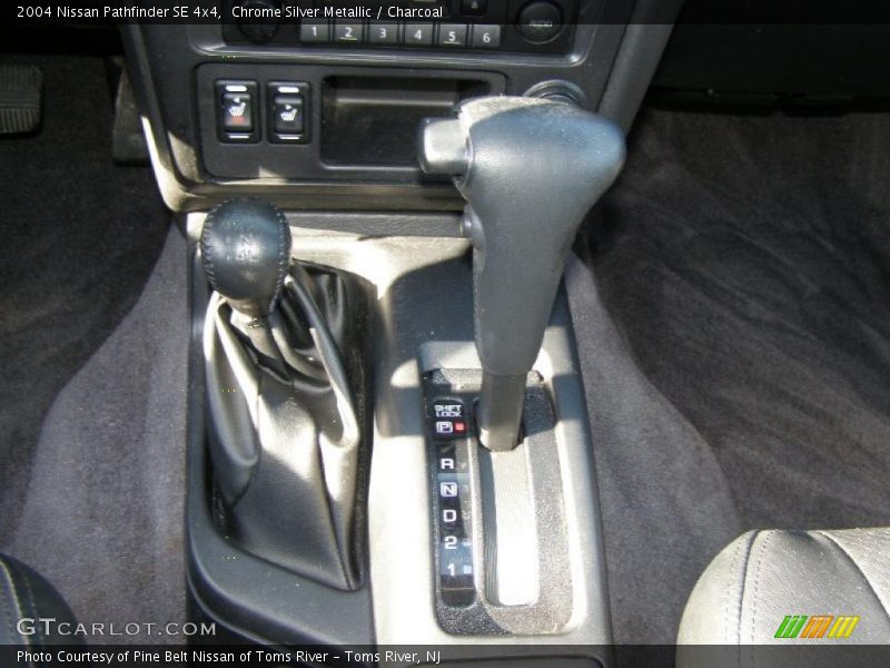 Chrome Silver Metallic / Charcoal 2004 Nissan Pathfinder SE 4x4