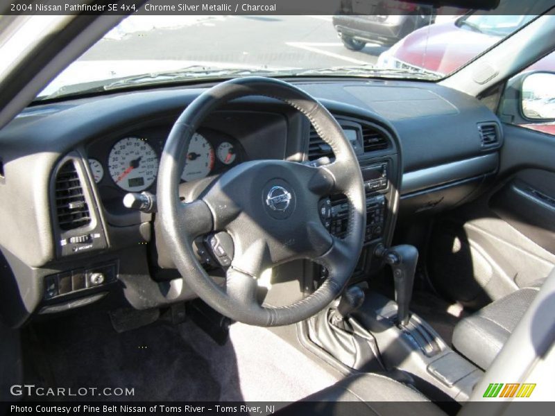Chrome Silver Metallic / Charcoal 2004 Nissan Pathfinder SE 4x4