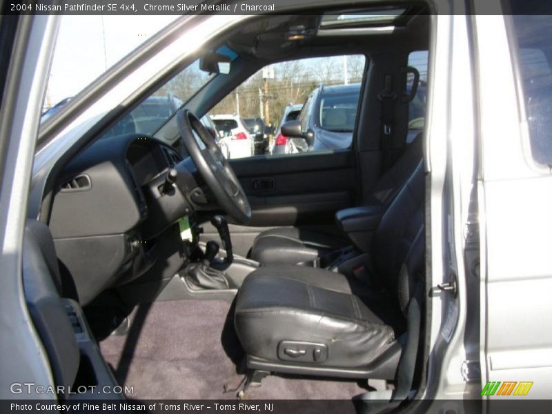 Chrome Silver Metallic / Charcoal 2004 Nissan Pathfinder SE 4x4