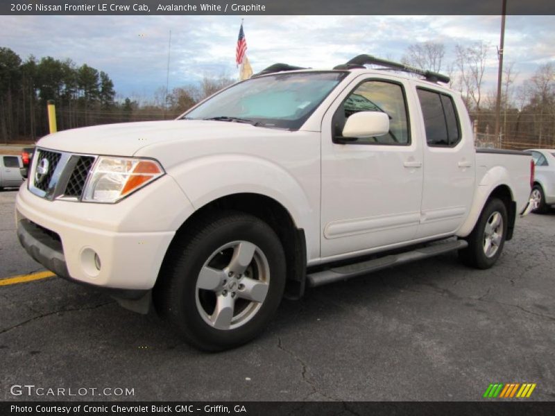 Avalanche White / Graphite 2006 Nissan Frontier LE Crew Cab