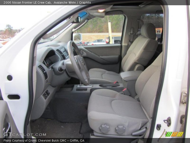 Avalanche White / Graphite 2006 Nissan Frontier LE Crew Cab