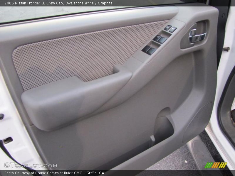 Avalanche White / Graphite 2006 Nissan Frontier LE Crew Cab